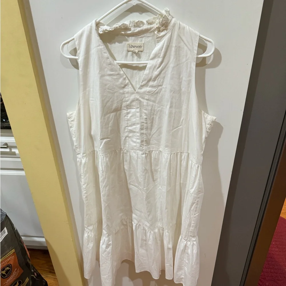 Sleeveless White Tunic Top - Picture 1 of 6